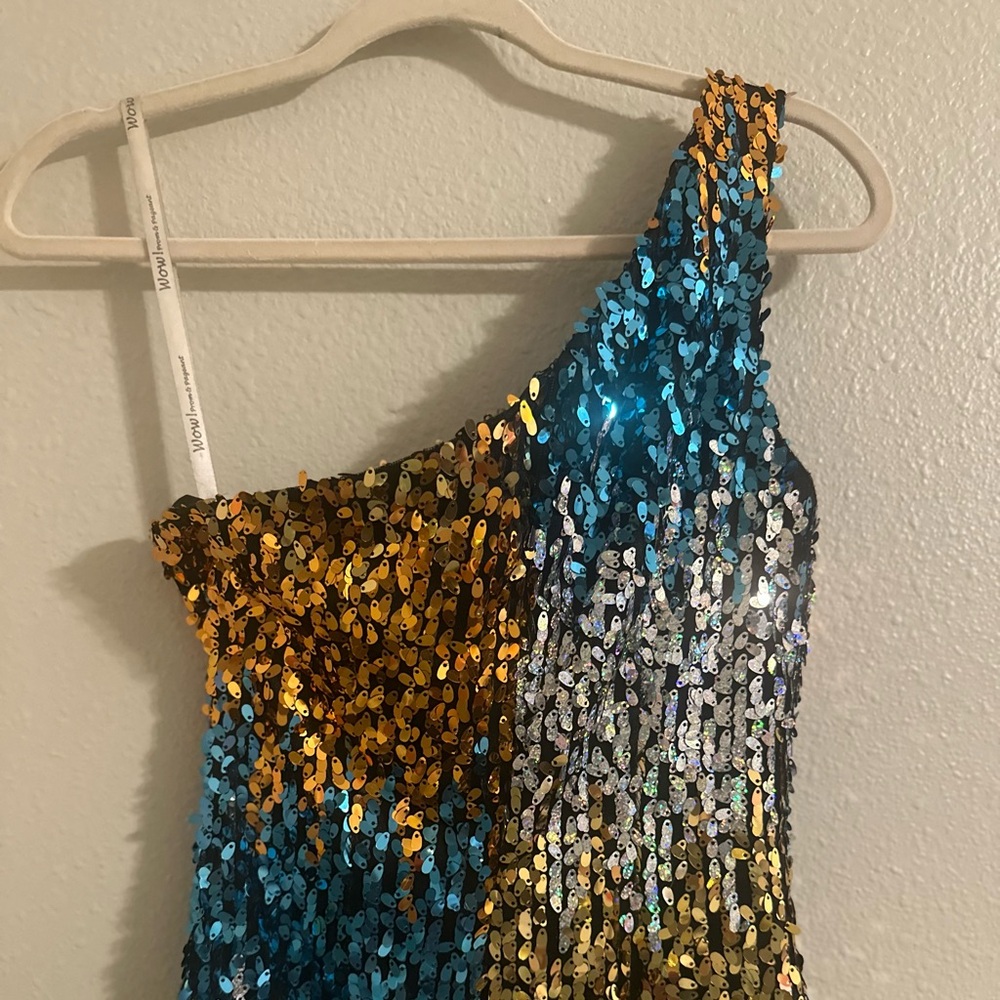 Elegant Sequin One-Shoulder Mini Dress - Picture 6 of 8